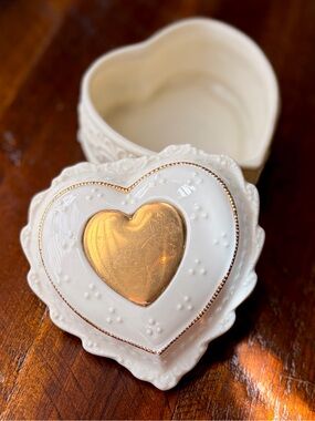 Vintage Porcelain & Golden Metal Musical Heart-Shaped Trinket Box Accent